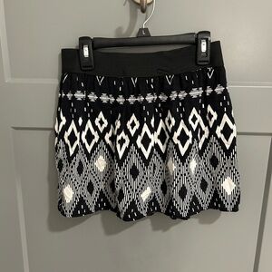 Stylish Black and White Patterned Mini Skirt